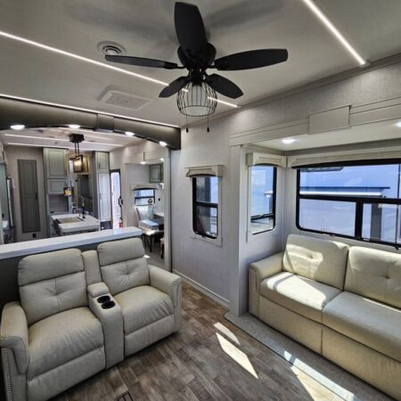 2024 Crossroads Redwood RW4150RD - Image 11