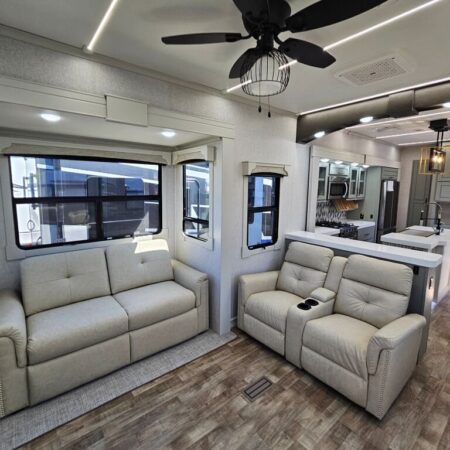 2024 Crossroads Redwood RW4150RD - Image 12