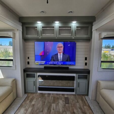 2024 Crossroads Redwood RW4150RD - Image 13