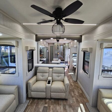 2024 Crossroads Redwood RW4150RD - Image 14