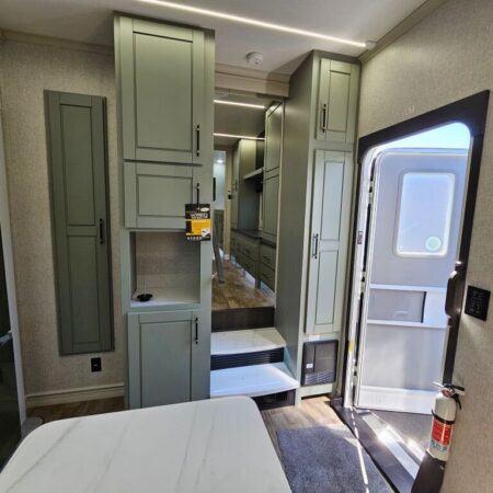 2024 Crossroads Redwood RW4150RD - Image 15