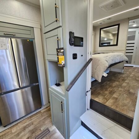 2024 Crossroads Redwood RW4150RD - Image 16