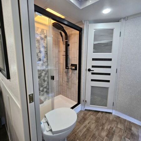 2024 Crossroads Redwood RW4150RD - Image 21
