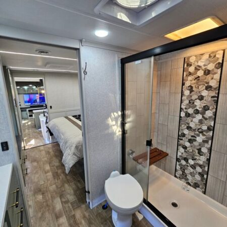 2024 Crossroads Redwood RW4150RD - Image 22