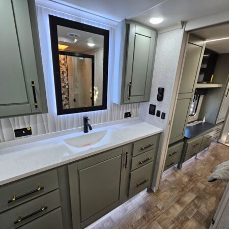 2024 Crossroads Redwood RW4150RD - Image 23