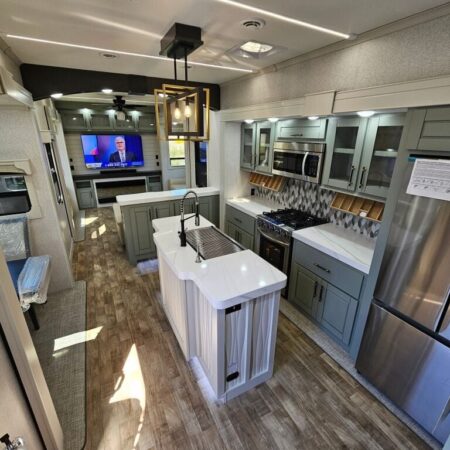 2024 Crossroads Redwood RW4150RD - Image 24
