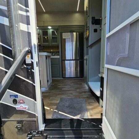 2024 Crossroads Redwood RW4150RD - Image 5