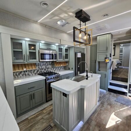 2024 Crossroads Redwood RW4150RD - Image 7