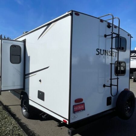2024 Crossroads Sunset Trail Super Lite SS188BH - Image 3