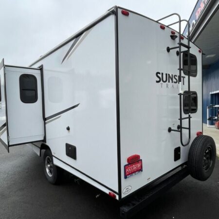 2024 Crossroads Sunset Trail Super Lite SS188BH - Image 3