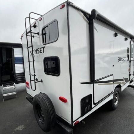 2024 Crossroads Sunset Trail Super Lite SS188BH - Image 4