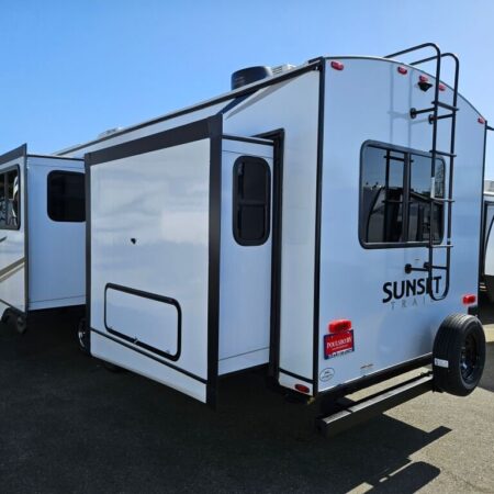 2024 Crossroads Sunset Trail Super Lite SS269FK - Image 3