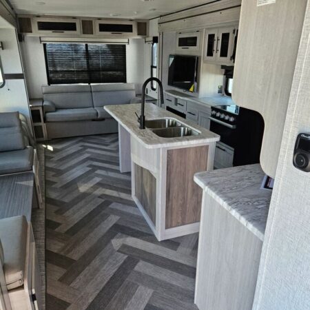 2024 Crossroads Zinger ZR380FB - Image 5