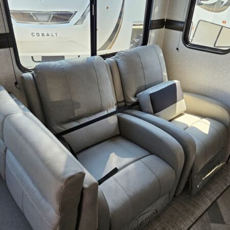 2024 Crossroads Zinger ZR380FB - Image 7