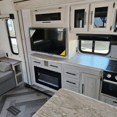 2024 Crossroads Zinger ZR380FB - Image 9