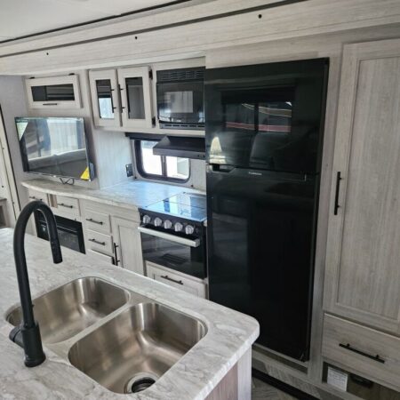 2024 Crossroads Zinger ZR380FB - Image 11
