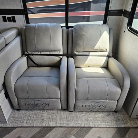 2024 Crossroads Zinger ZR380FB - Image 12