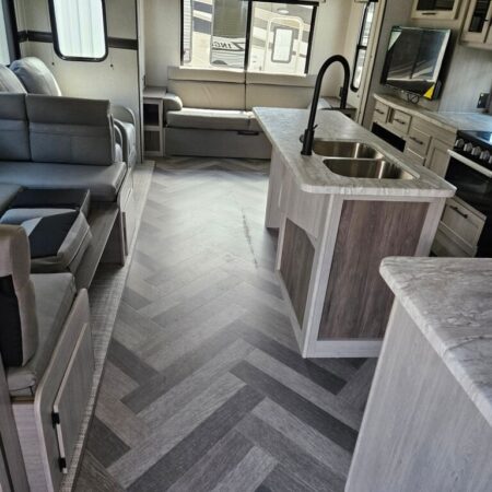 2024 Crossroads Zinger ZR380FB - Image 5