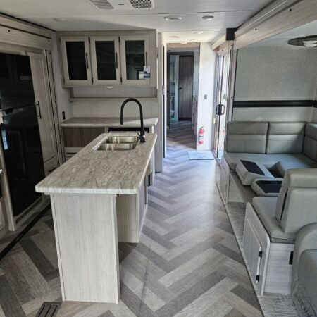 2024 Crossroads Zinger ZR380FB - Image 7