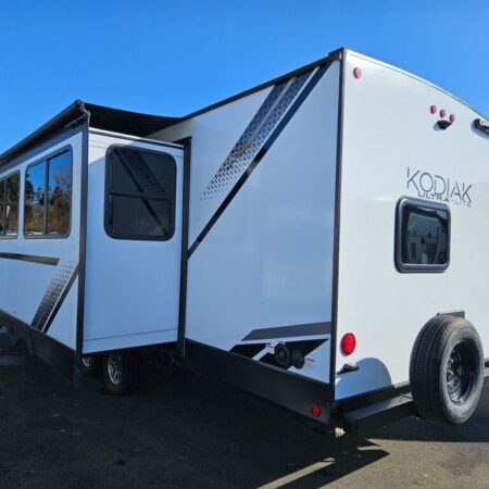 2024 Dutchmen Kodiak Ultra-Lite 296BHSL - Image 3