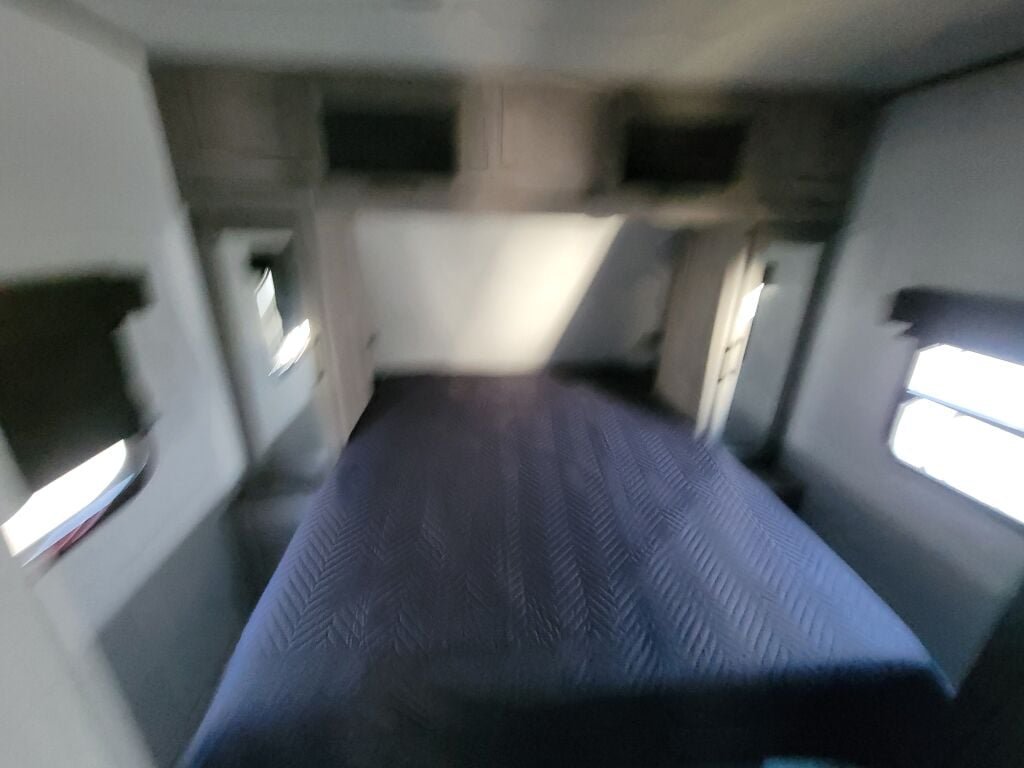 2024 Dutchmen Kodiak Ultra-Lite 302BHSL - Image 13