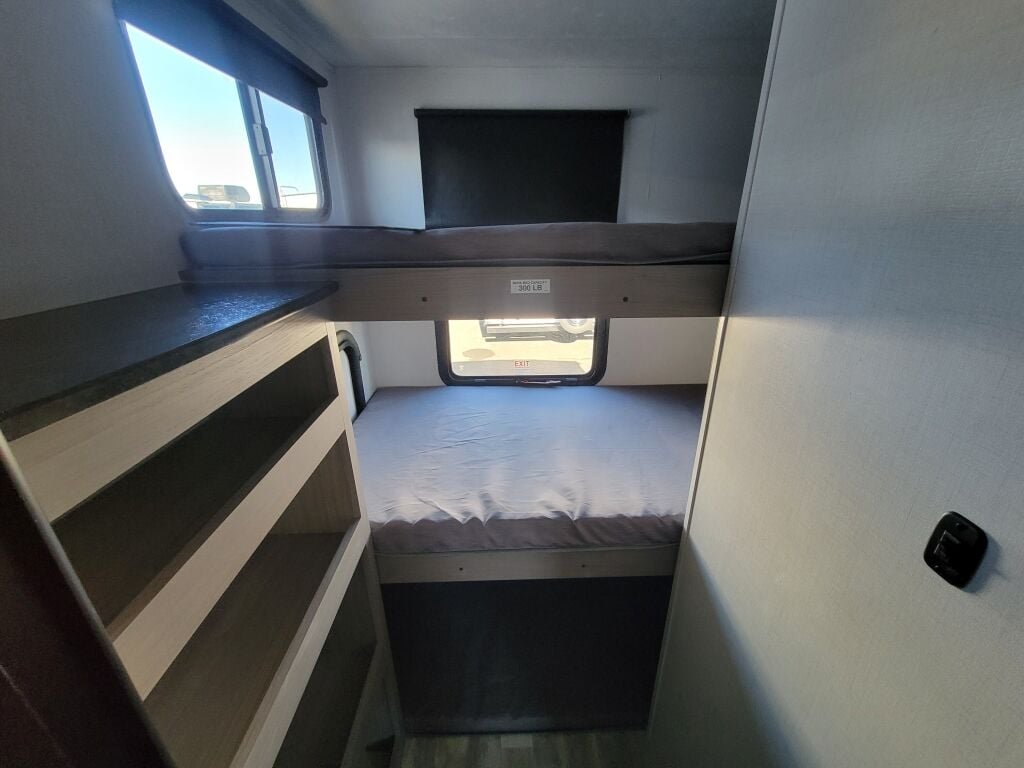 2024 Dutchmen Kodiak Ultra-Lite 302BHSL - Image 15