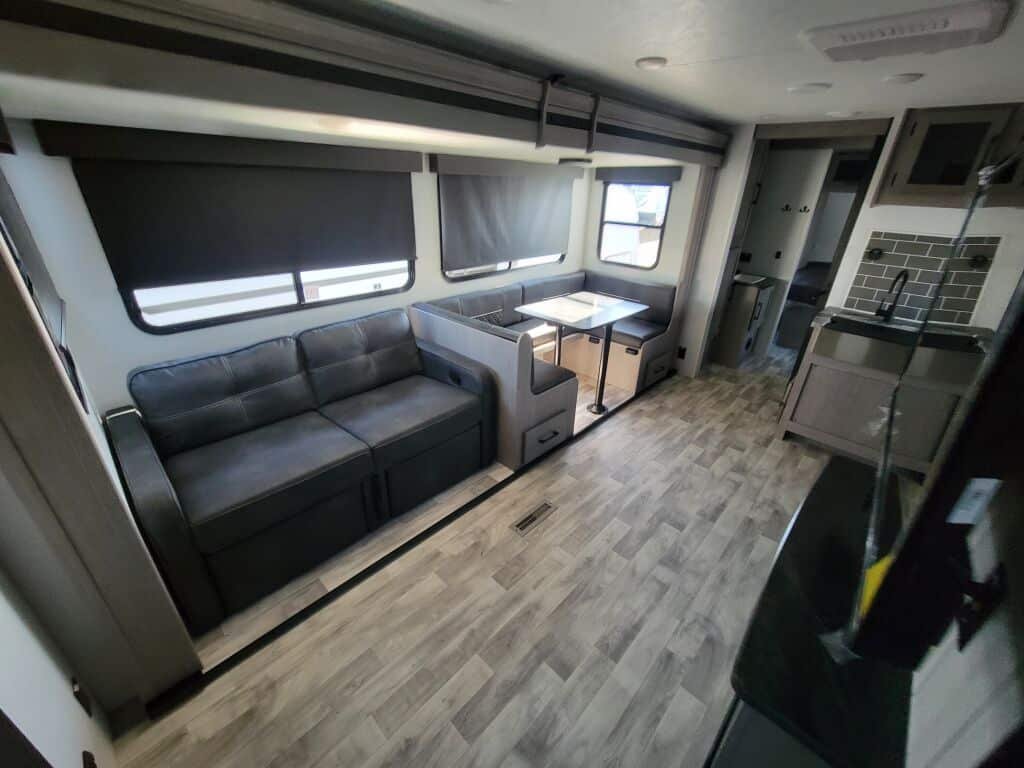 2024 Dutchmen Kodiak Ultra-Lite 302BHSL - Image 5