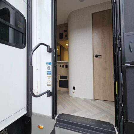 2024 Ember Touring Edition 29MRS - Image 5