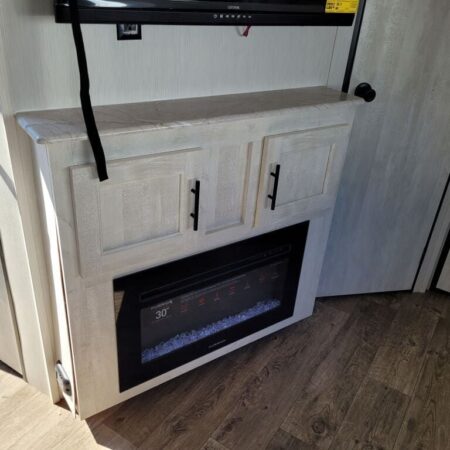 2024 Forest River Rainier 27FK - Image 8