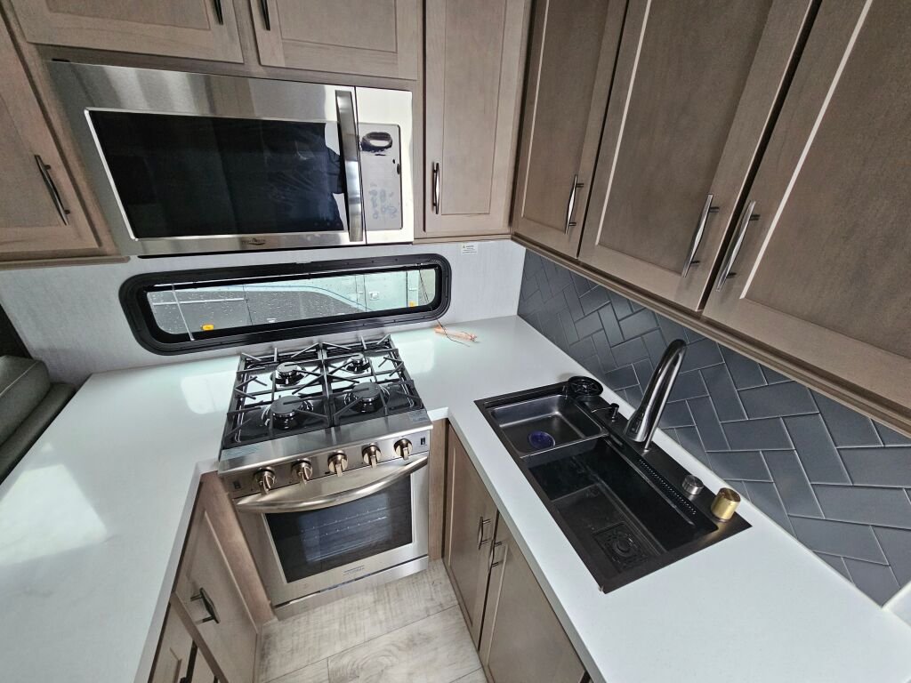 2024 Grand Design Momentum 414M - Image 11