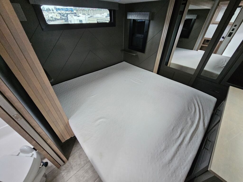 2024 Grand Design Momentum 414M - Image 12