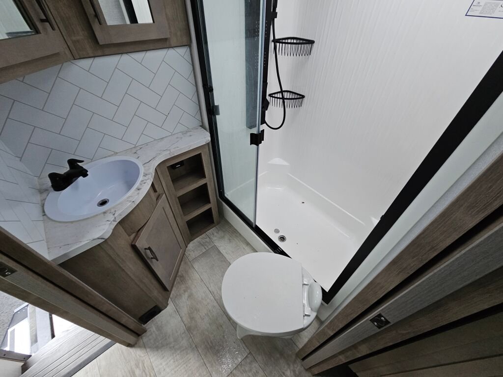 2024 Grand Design Momentum 414M - Image 13