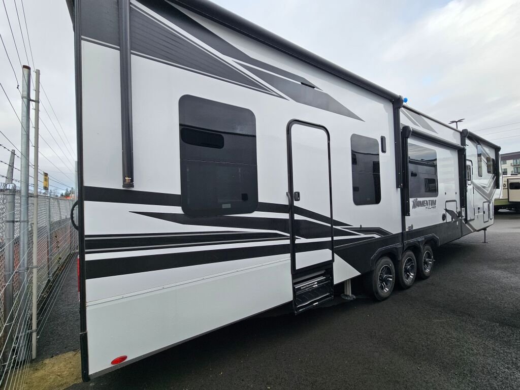 2024 Grand Design Momentum 414M - Image 4