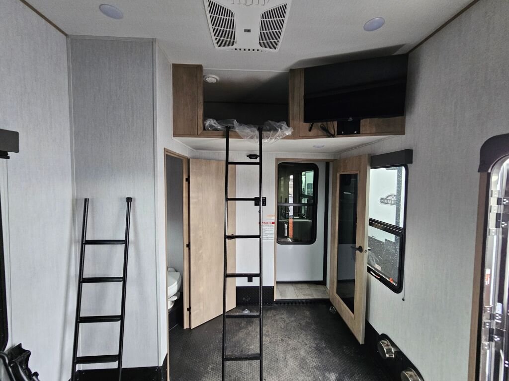 2024 Grand Design Momentum 414M - Image 6