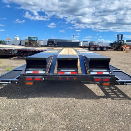 2025 Behnke Fifth Wheel High Clearance Sprayer Trailer - Image 3