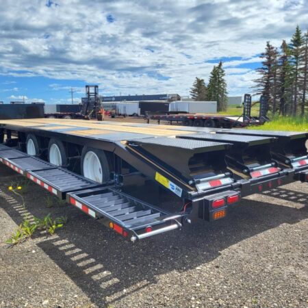 2025 Behnke Fifth Wheel High Clearance Sprayer Trailer - Image 2
