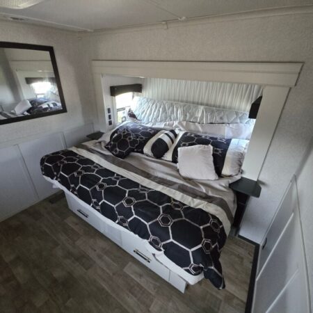2025 Crossroads Redwood RW4200FL - Image 11