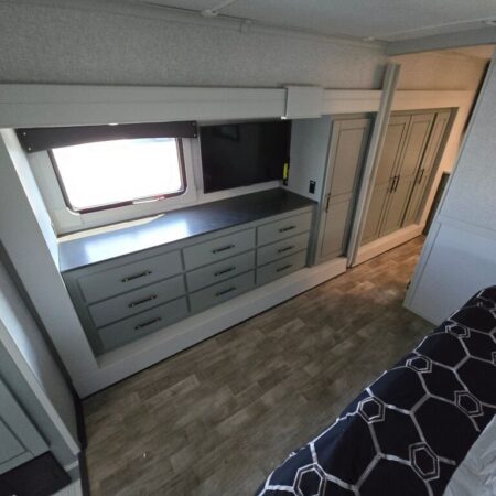 2025 Crossroads Redwood RW4200FL - Image 12