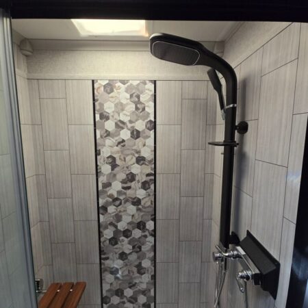 2025 Crossroads Redwood RW4200FL - Image 15