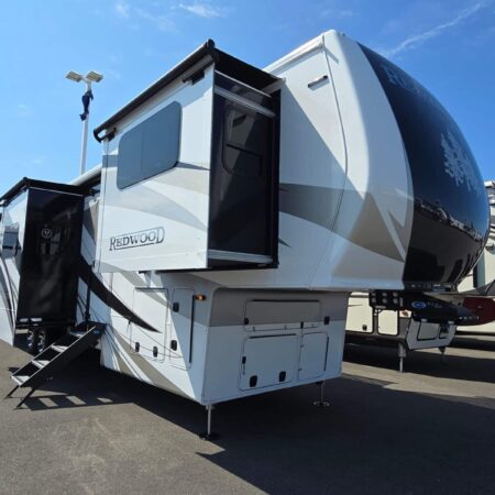 2025 Crossroads Redwood RW4200FL - Image 16