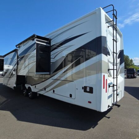 2025 Crossroads Redwood RW4200FL - Image 3