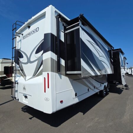 2025 Crossroads Redwood RW4200FL - Image 4