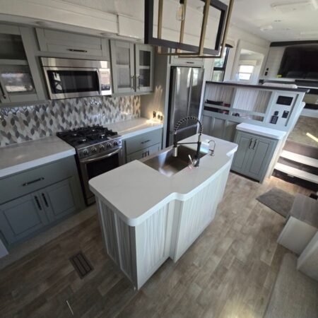 2025 Crossroads Redwood RW4200FL - Image 8