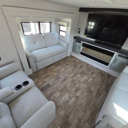 2025 Crossroads Redwood RW4200FL - Image 9