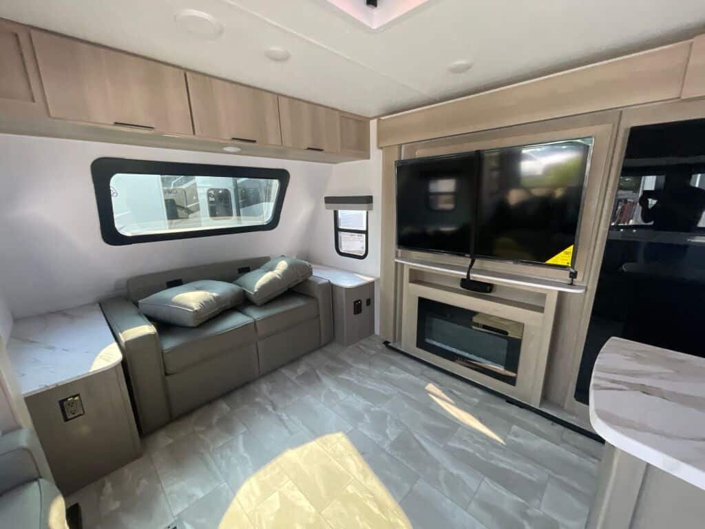 2025 Dutchmen Kodiak Ultimate 3371FLSL - Image 11