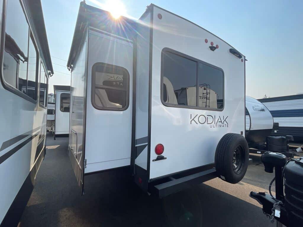 2025 Dutchmen Kodiak Ultimate 3371FLSL - Image 3