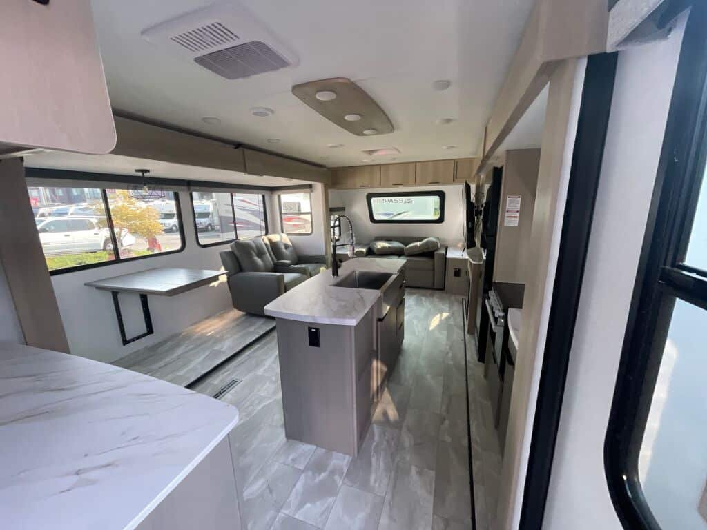 2025 Dutchmen Kodiak Ultimate 3371FLSL - Image 5