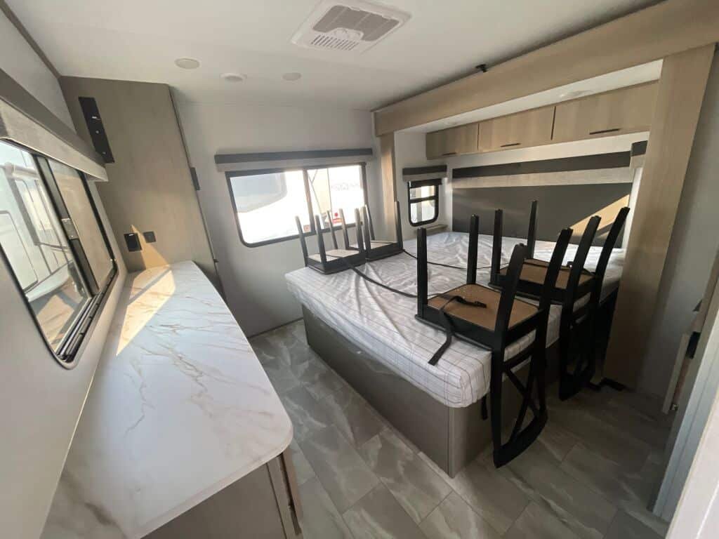 2025 Dutchmen Kodiak Ultimate 3371FLSL - Image 6