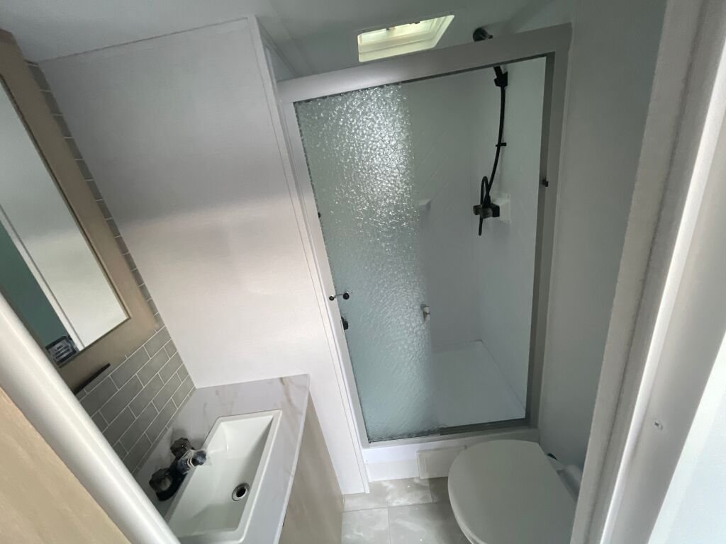 2025 Dutchmen Kodiak Ultimate 3371FLSL - Image 7