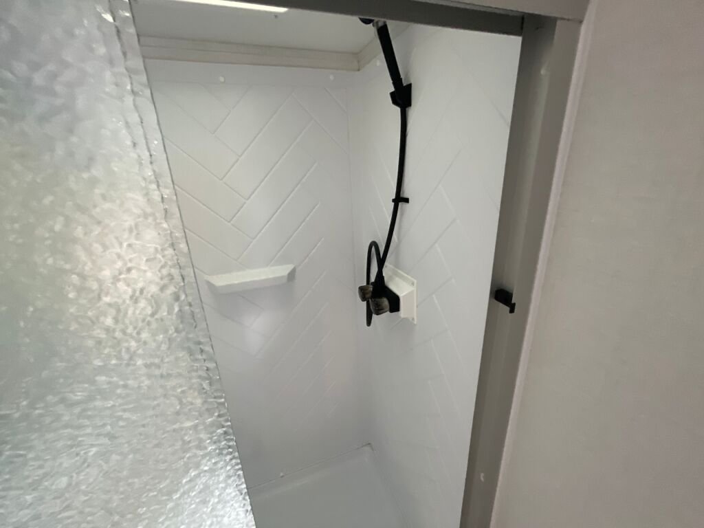 2025 Dutchmen Kodiak Ultimate 3371FLSL - Image 8